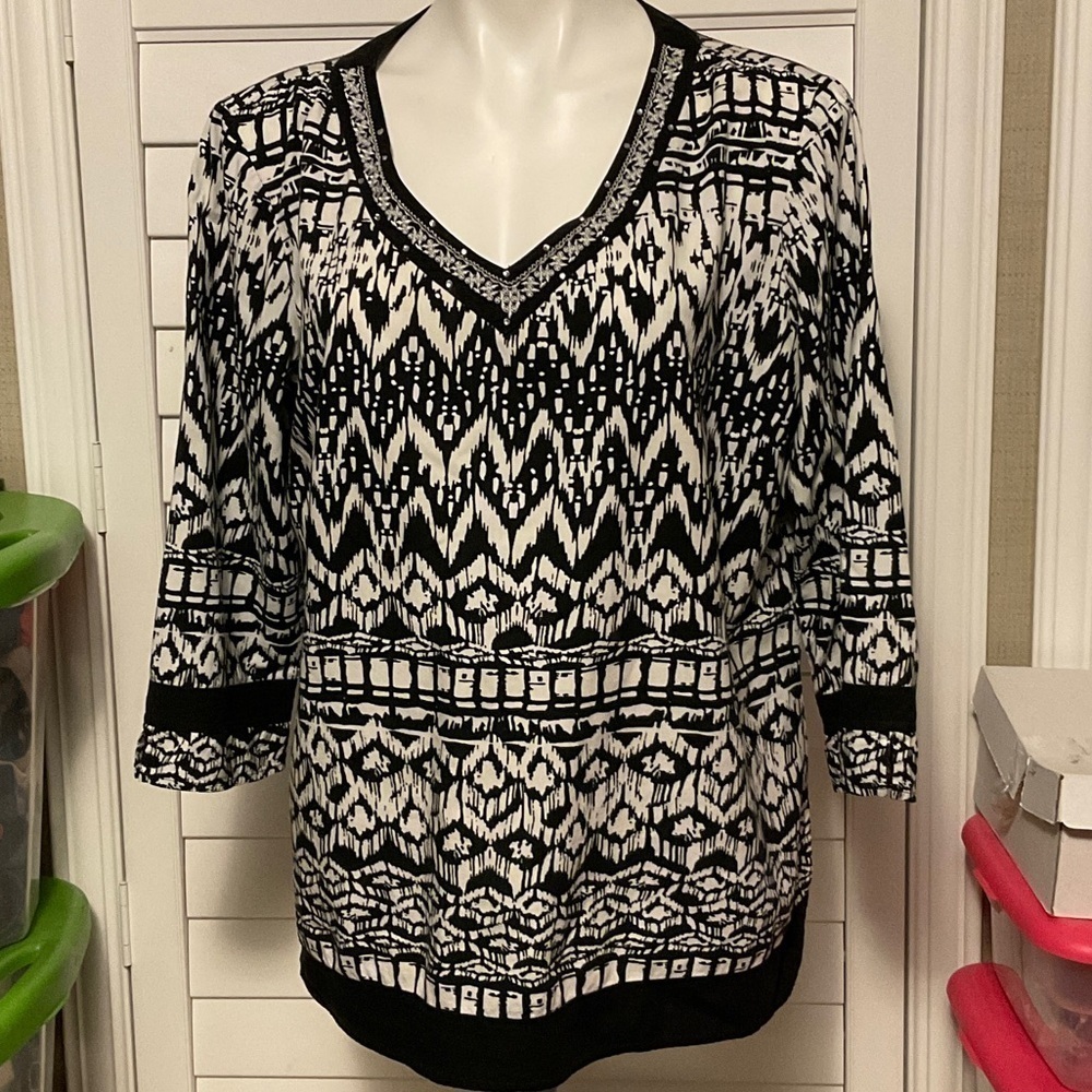 Erika Black and White Geometric Blouse